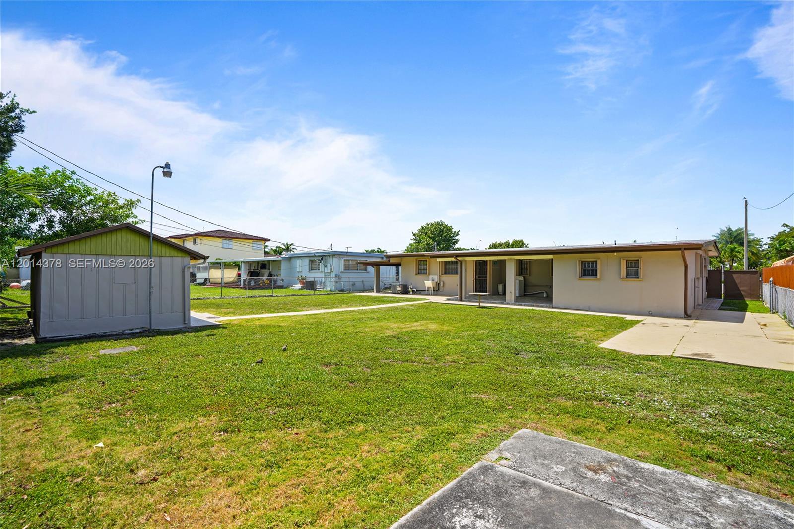 TROPICAL ESTATES - Residential