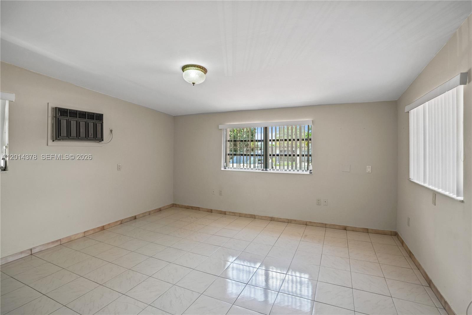 TROPICAL ESTATES - Residential