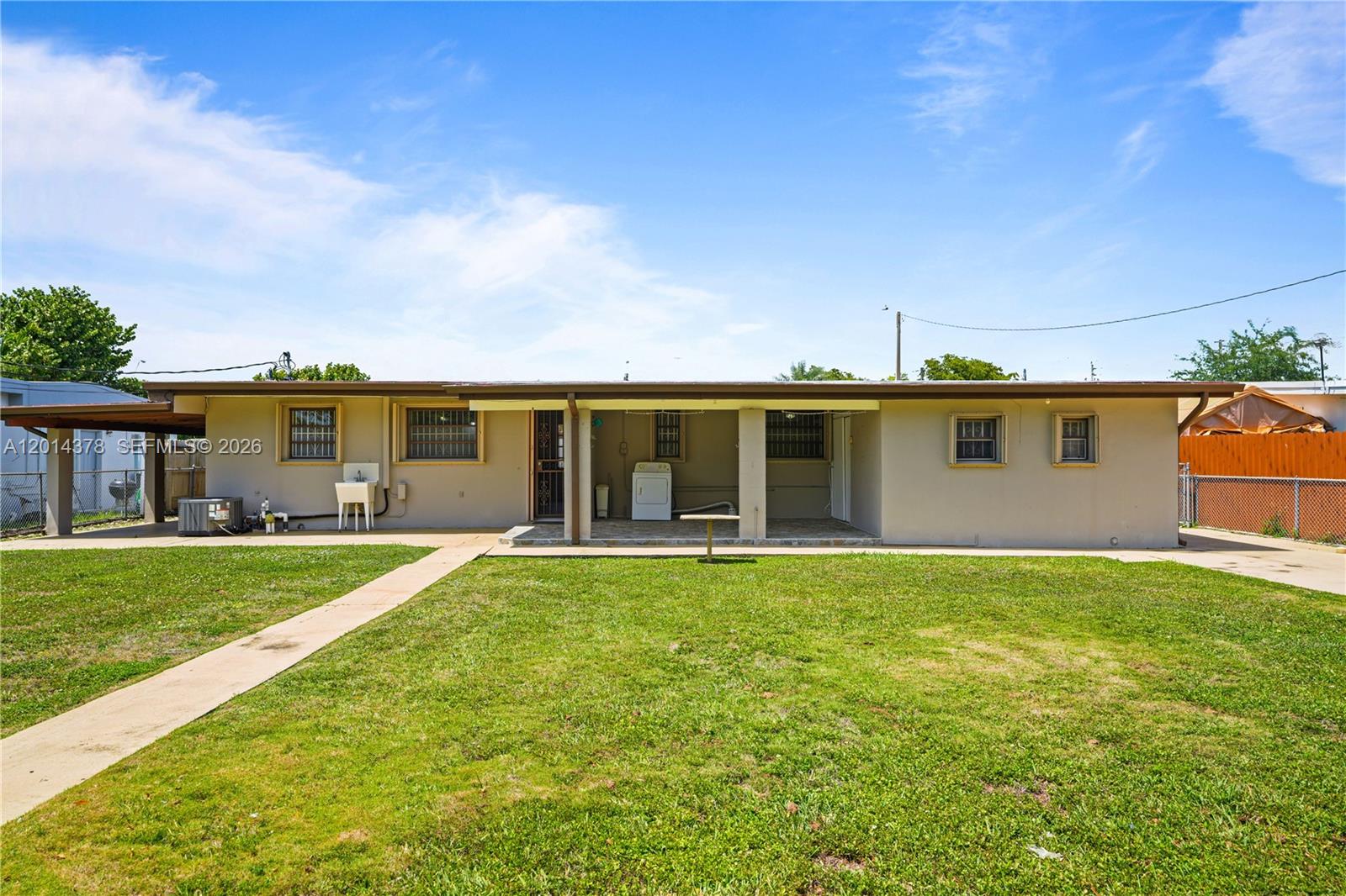 TROPICAL ESTATES - Residential