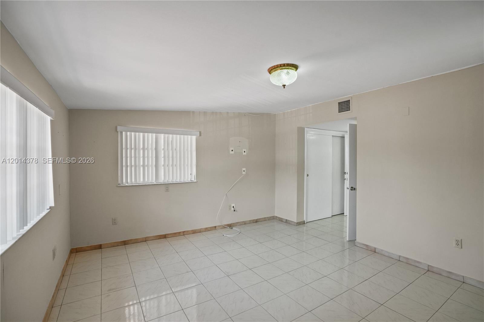 TROPICAL ESTATES - Residential
