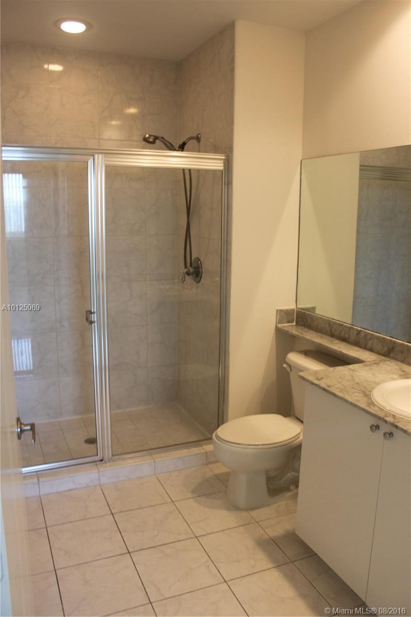 Venture At Aventura East - Residential Lease