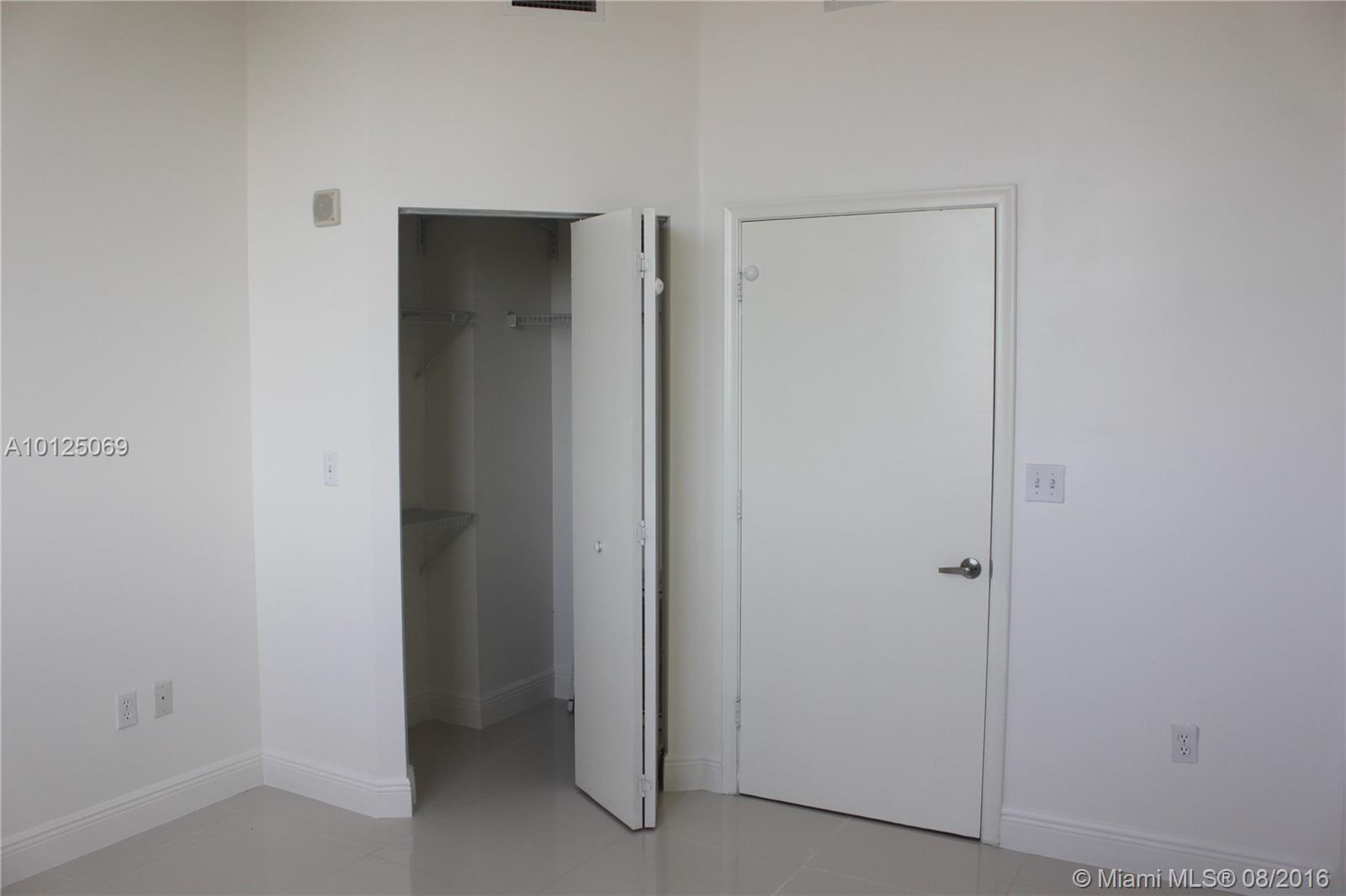 Venture At Aventura East - Residential Lease