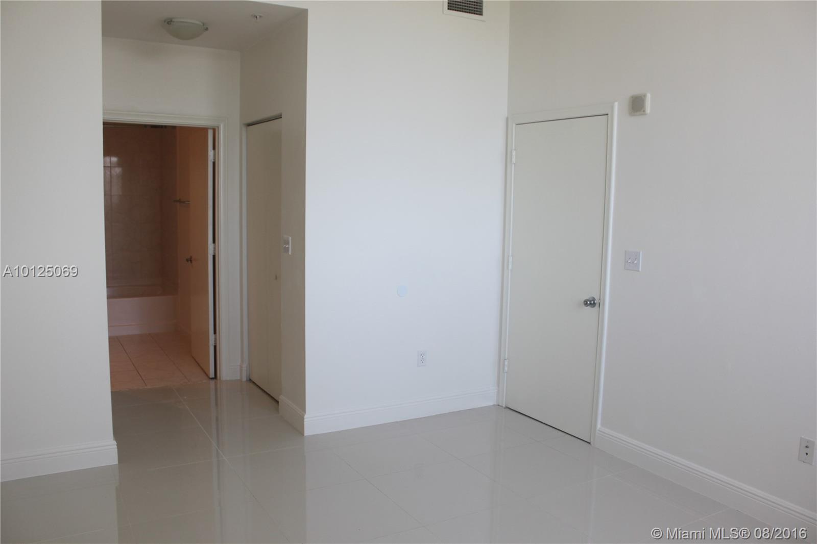 Venture At Aventura East - Residential Lease