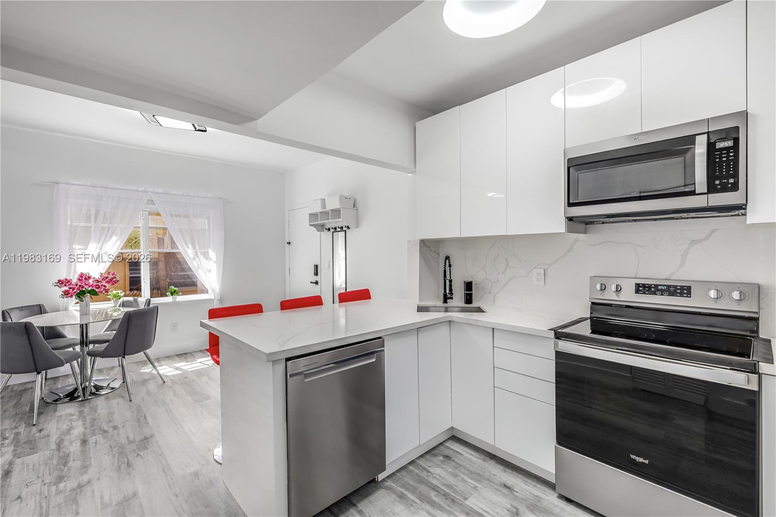 SOUTH MOON CONDO - Residential