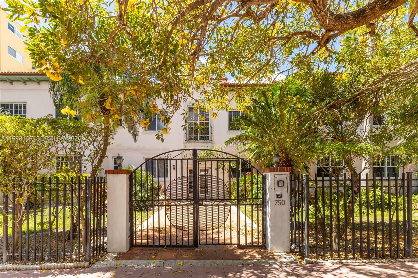 SOUTH MOON CONDO - Residential