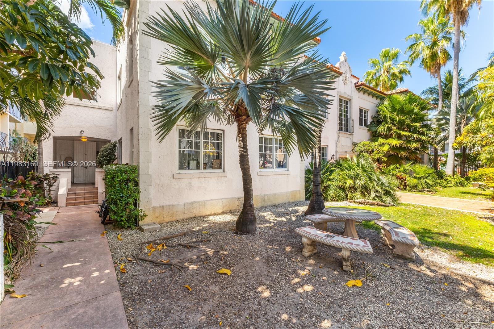 SOUTH MOON CONDO - Residential