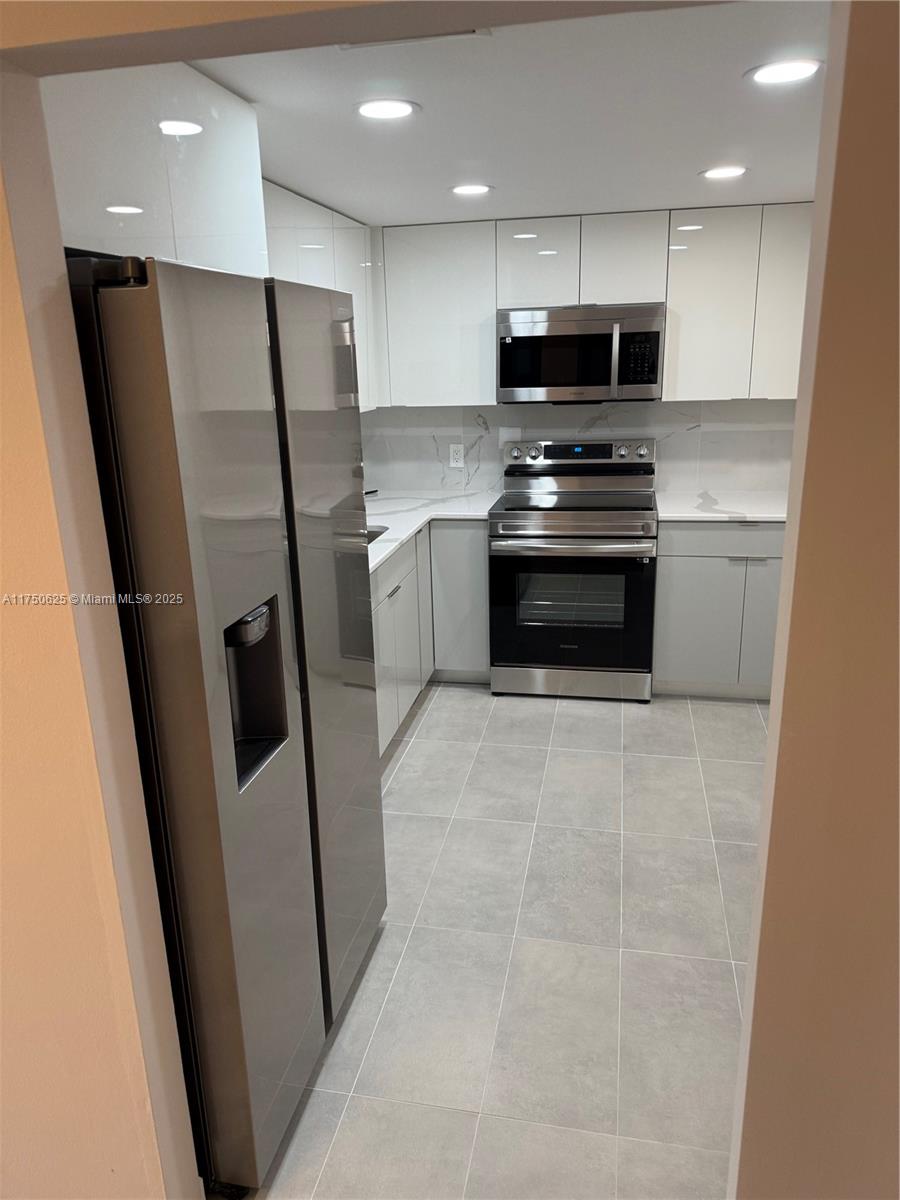 HEMISPHERES CONDO - Residential Lease