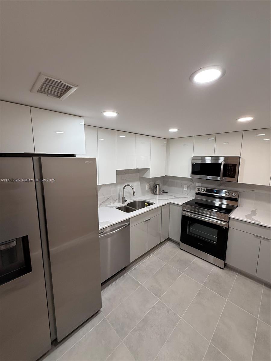 HEMISPHERES CONDO - Residential Lease
