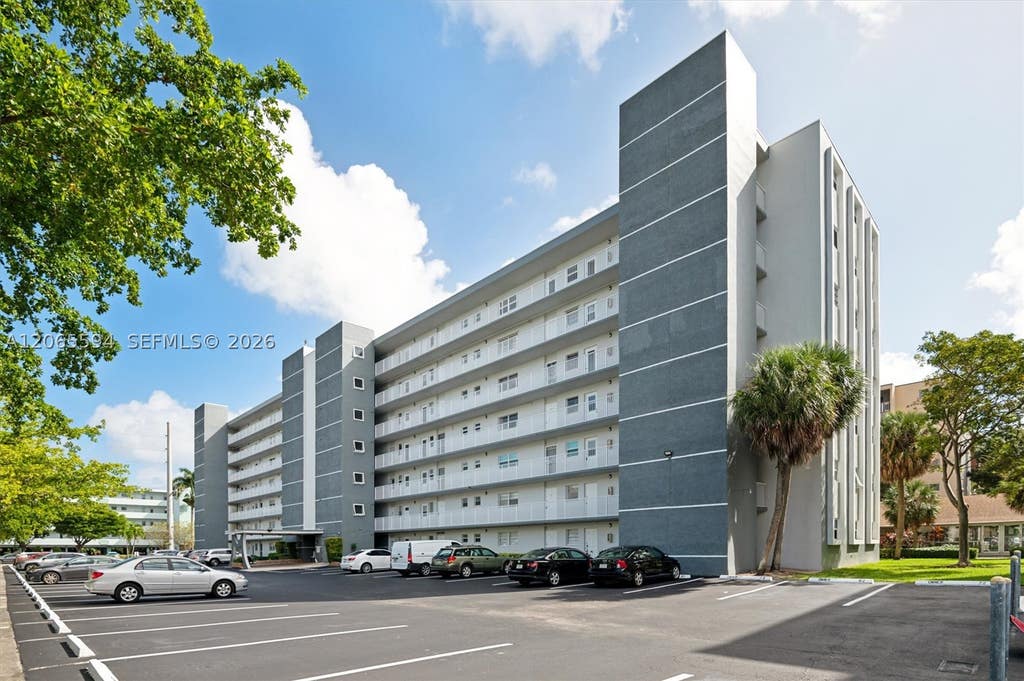 Photo of 619 NE 14th Ave #101, Hallandale Beach, FL 33009 (MLS # A12065594)