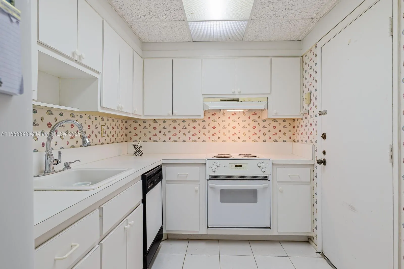 Miami, Florida 33143, United States, 2 Bedrooms Bedrooms, ,2 BathroomsBathrooms,Residential,Active,195240