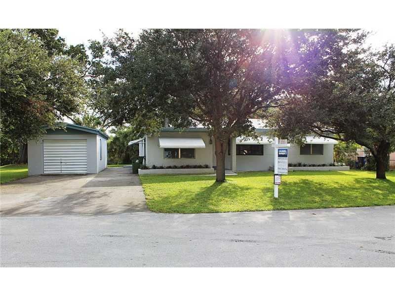 DOUBLE LOT ! 120FT OCEAN ACCESS WATEFRONT,FIXED BRIDGE. FULLY UPDATED KITCHEN WITH GRANITE COUNTERTOPS & STAINLESS STEEL APPLIANCES. FULLY RENOVATED TERRAZZO FLOORS. SPLIT BEDROOM PLAN NEWER A/C AND ROOF. THIS HOME IS LOCATED ON A QUIET CUL-DE-SAC STREET, CLOSE TO I-95, I-595 & TURNPIKE. SHORT DRIVE TO THE BROWARD MALL MINUTES TO RIVERSIDE & SNYDER PARK, SHOPPING CENTERS, THE MARINA MILE YACHTING CENTER,FORT LAUDERDALE AIRPORT AND BEACHES!