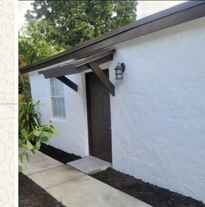 Great Location! Spacious 1 bed 1 bath rental with full kitchen and rental payment includes, water, electric and internet! Shared laundry on premises
Available immediately for well qualified tenant! Tenant interview required.
