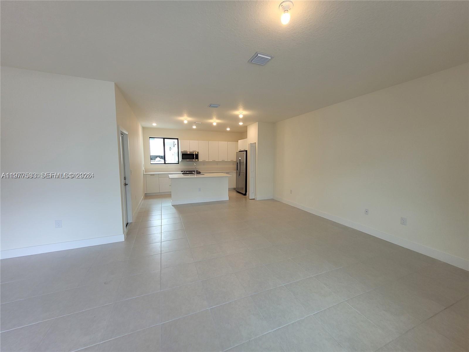 DOWNTOWN DORAL SOUTH PHAS - Residential Lease