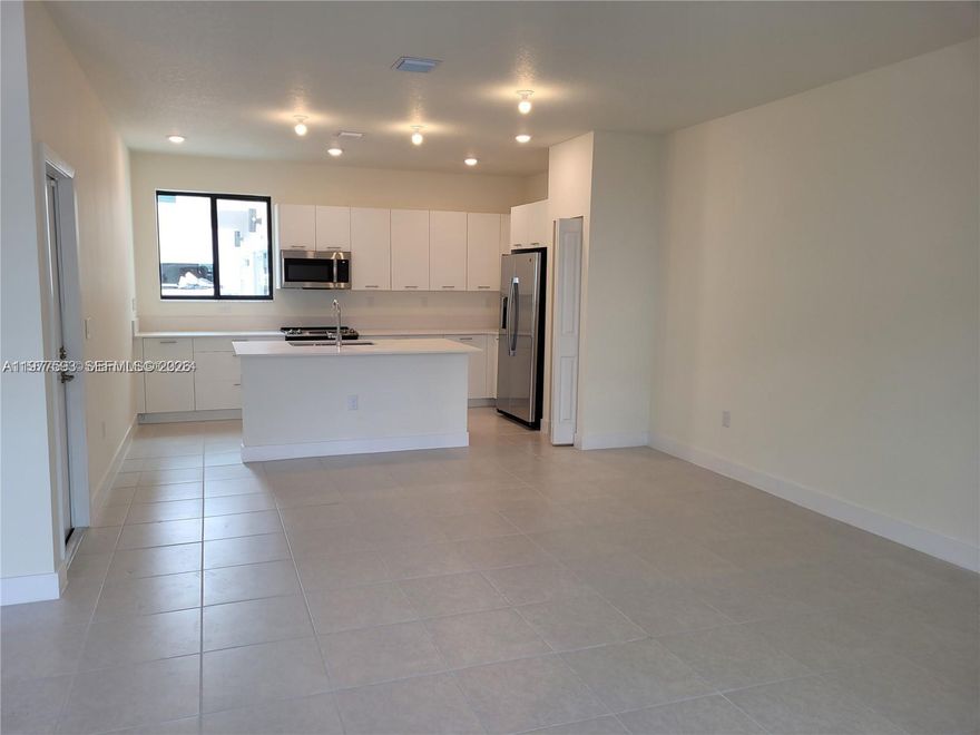 In the prime location of Doral, at Urbana. The Downtown at Doral offers access to a multitude of activities and
restaurants. This property features 3 bedrooms and 2.5 bathrooms, with the master bedroom boasting a balcony
and walk-in closet. Residents can enjoy the convenience of walking to the luxurious Clubhouse, which features an
immense pool and two fully-equipped gym floors.