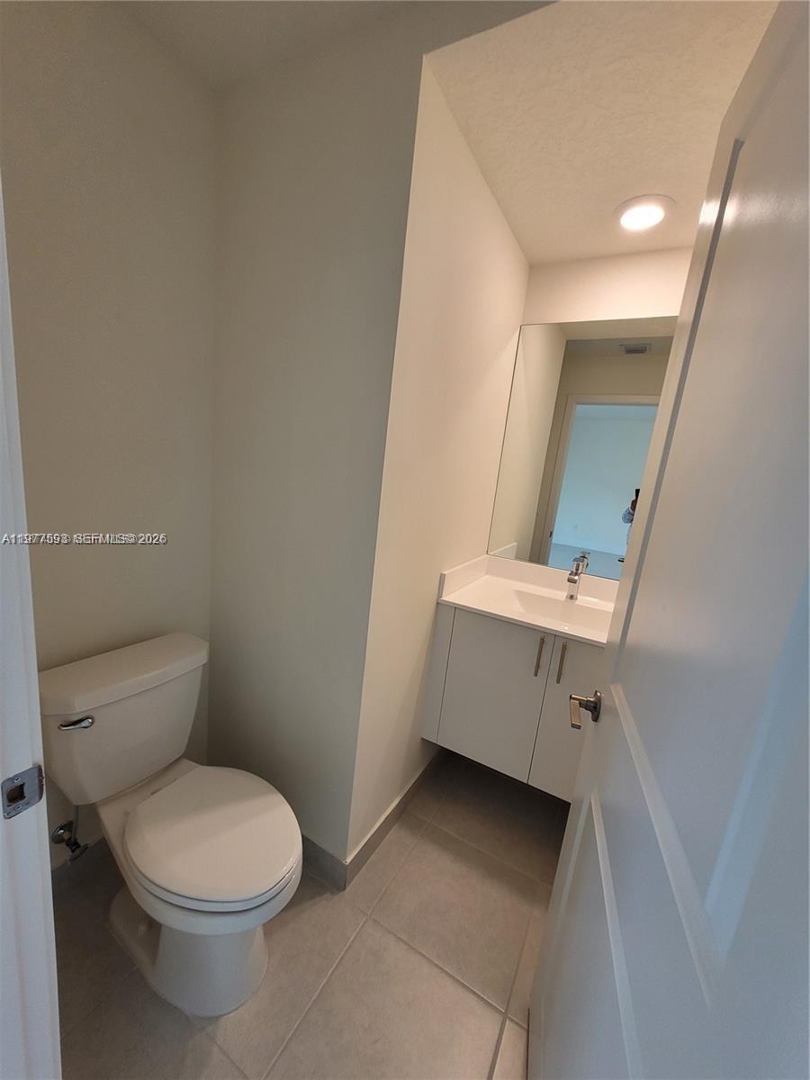 DOWNTOWN DORAL SOUTH PHAS - Residential Lease