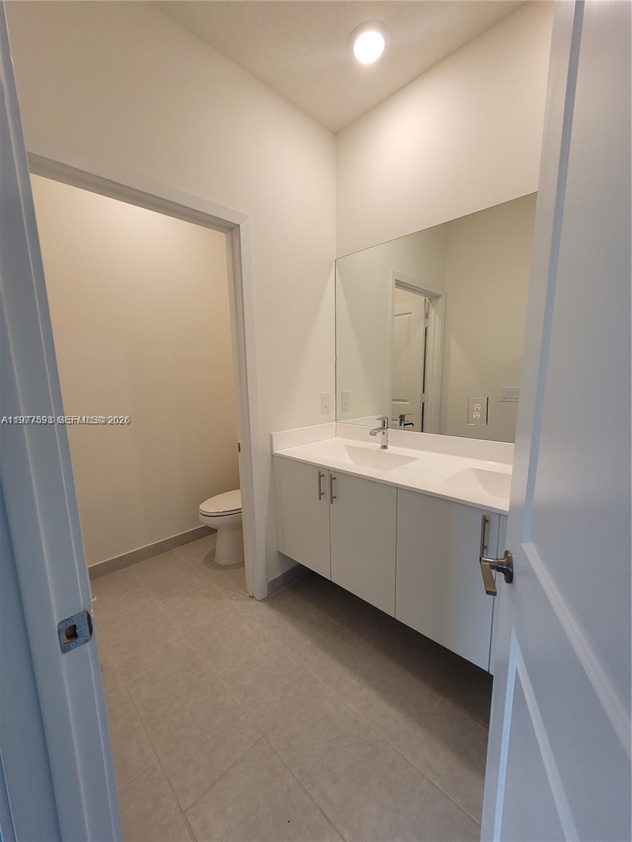 DOWNTOWN DORAL SOUTH PHAS - Residential Lease