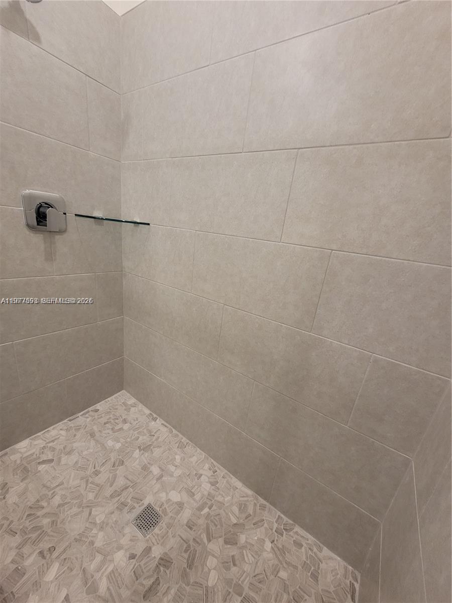 DOWNTOWN DORAL SOUTH PHAS - Residential Lease