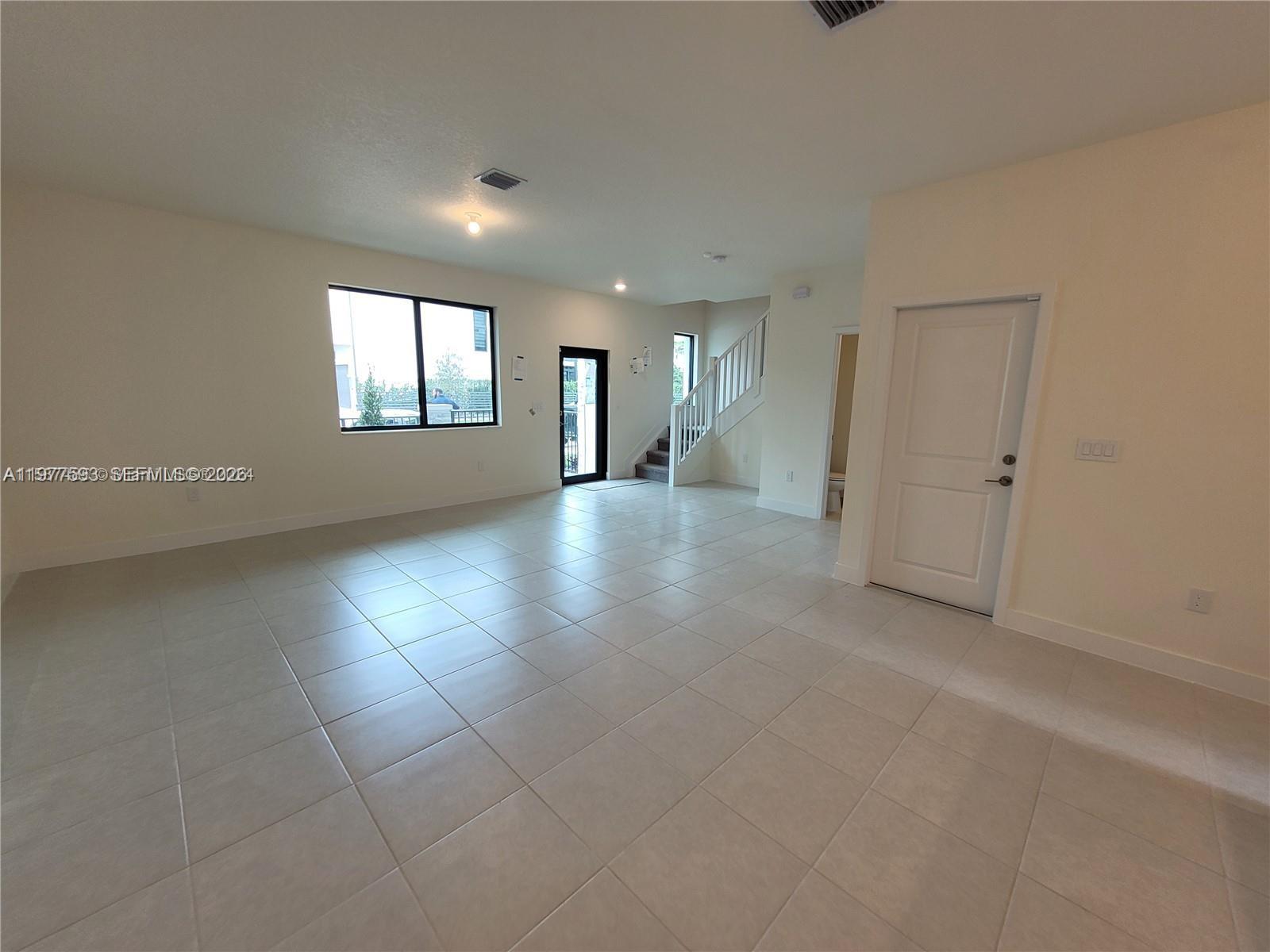 DOWNTOWN DORAL SOUTH PHAS - Residential Lease