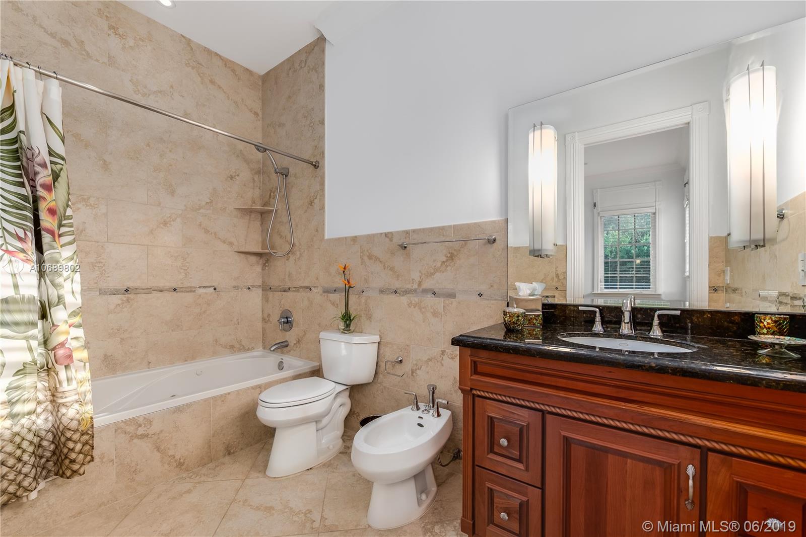 CORAL WATERWAY REPLAT - Residential