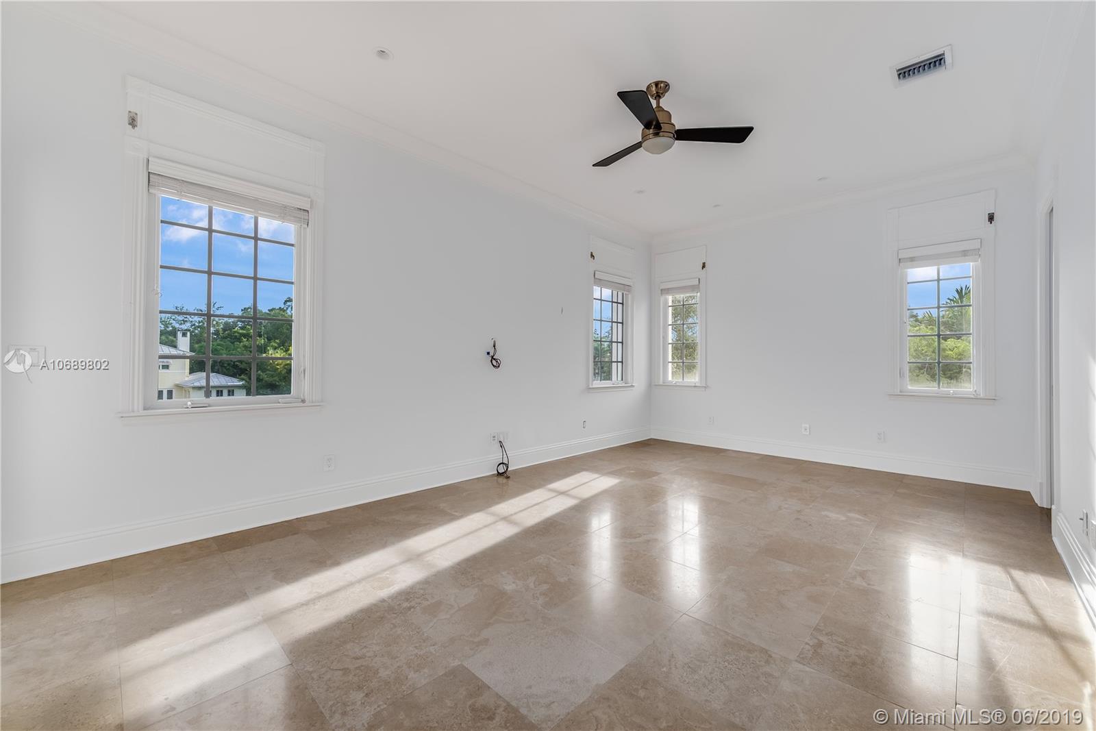 CORAL WATERWAY REPLAT - Residential