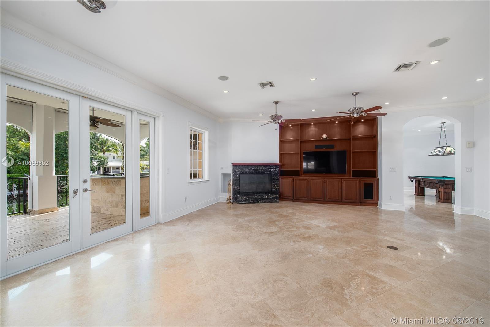 CORAL WATERWAY REPLAT - Residential