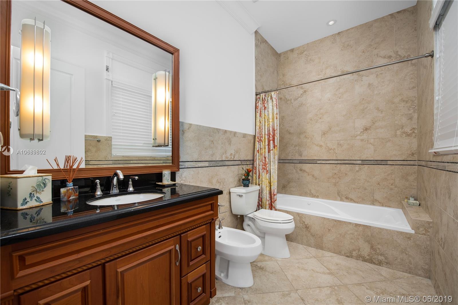 CORAL WATERWAY REPLAT - Residential