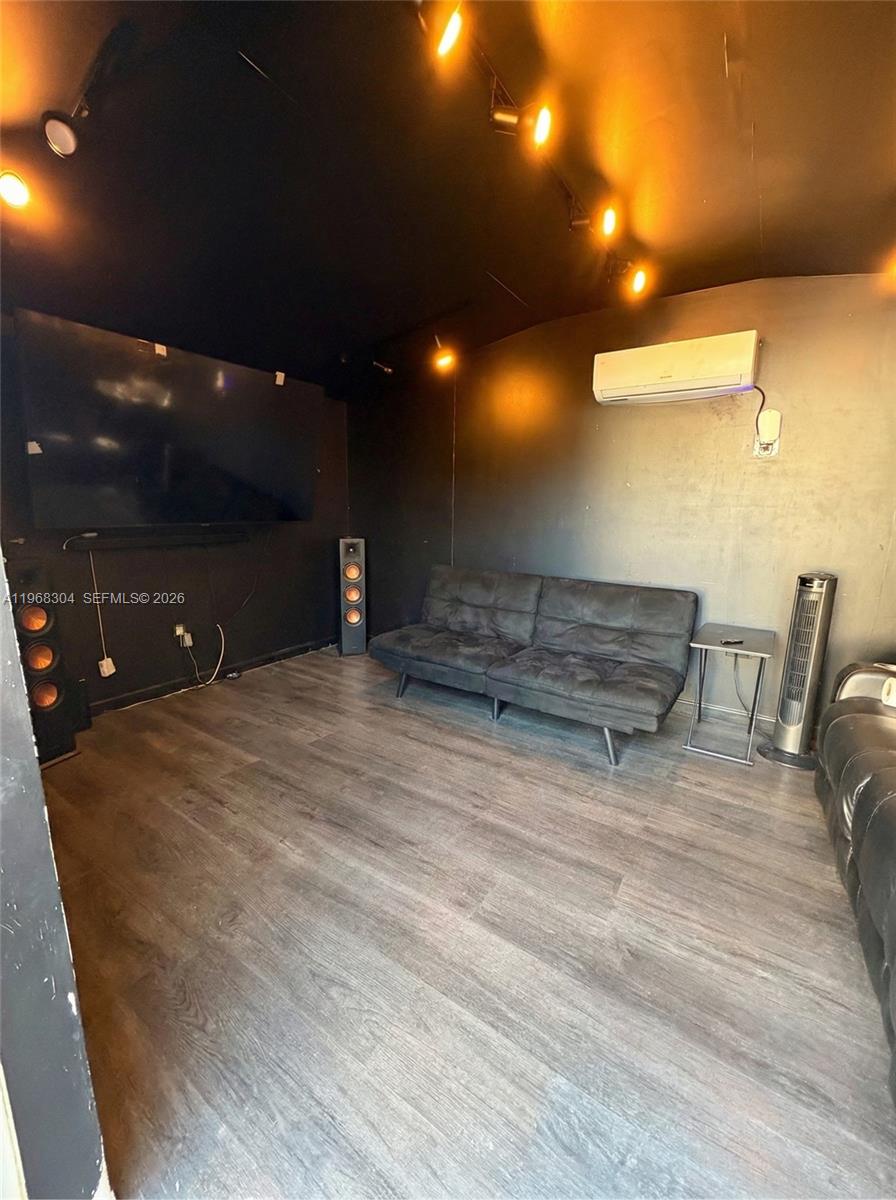 MIAMI GARDENS ESTATES SEC - Residential