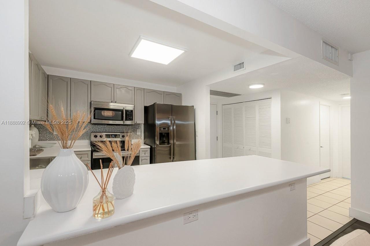 RONEY PALACE CONDO - Residential Lease