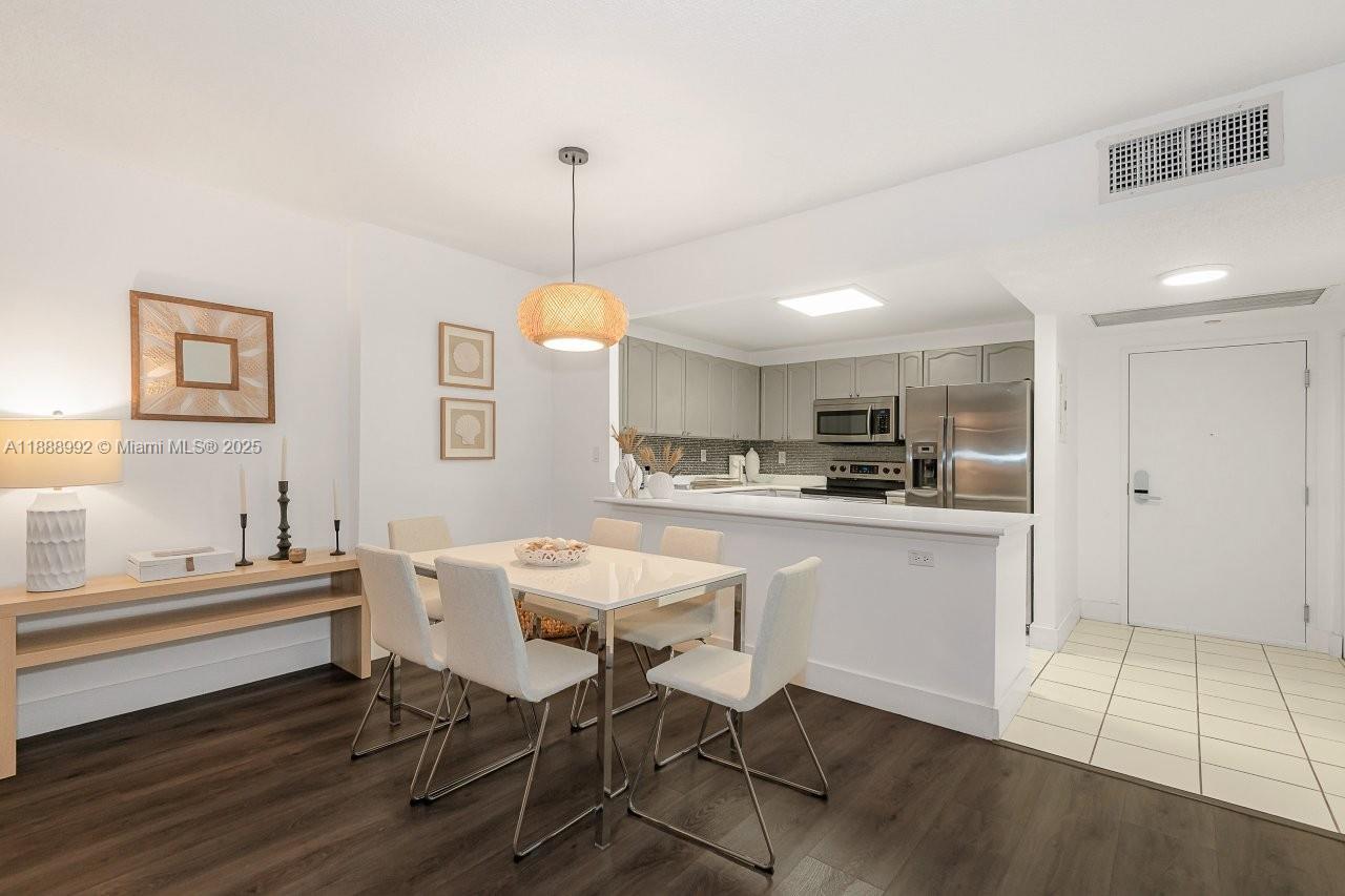 RONEY PALACE CONDO - Residential Lease