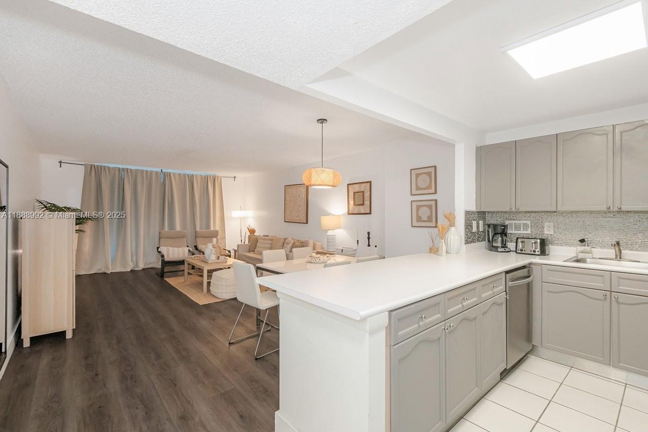 RONEY PALACE CONDO - Residential Lease