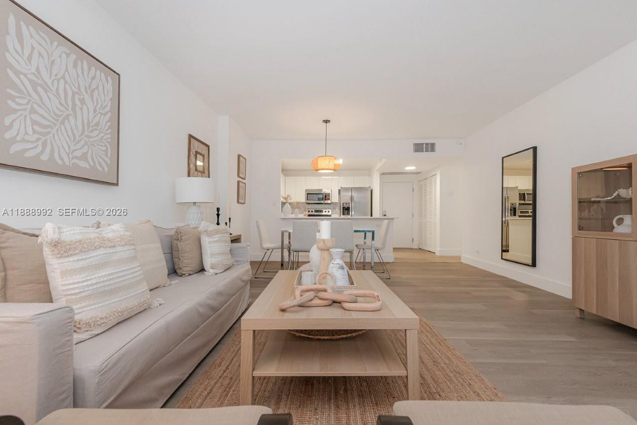 2301 Collins Ave 333