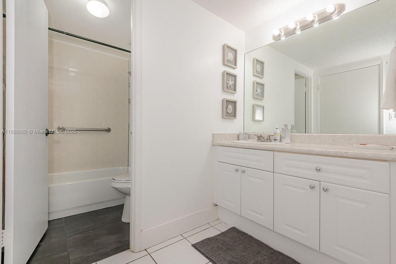 RONEY PALACE CONDO - Residential Lease