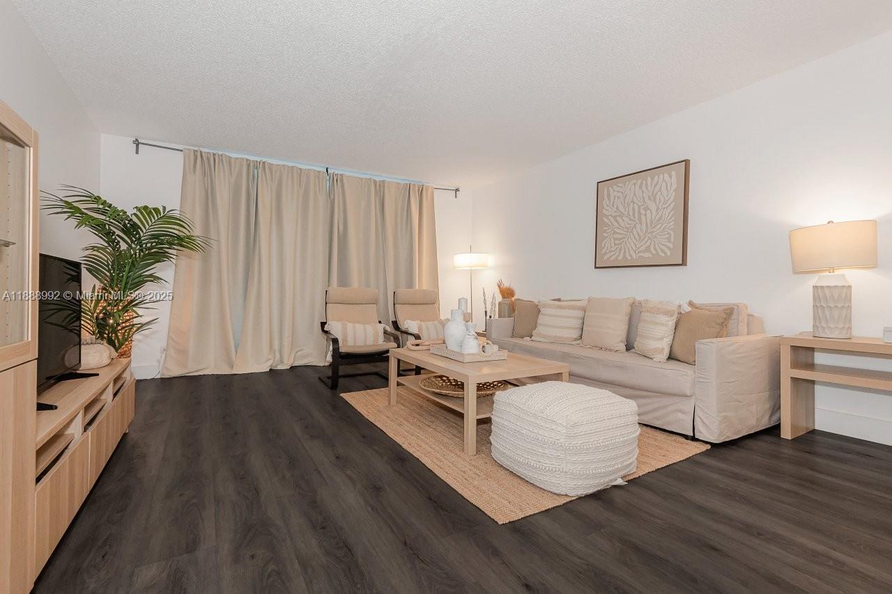 2301 Collins Ave 333