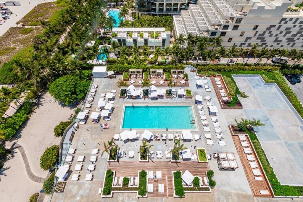 RONEY PALACE CONDO - Residential Lease