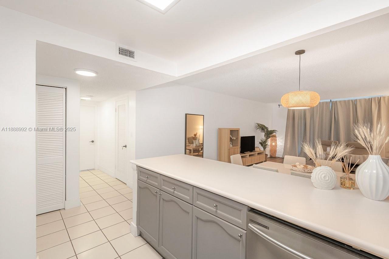 RONEY PALACE CONDO - Residential Lease