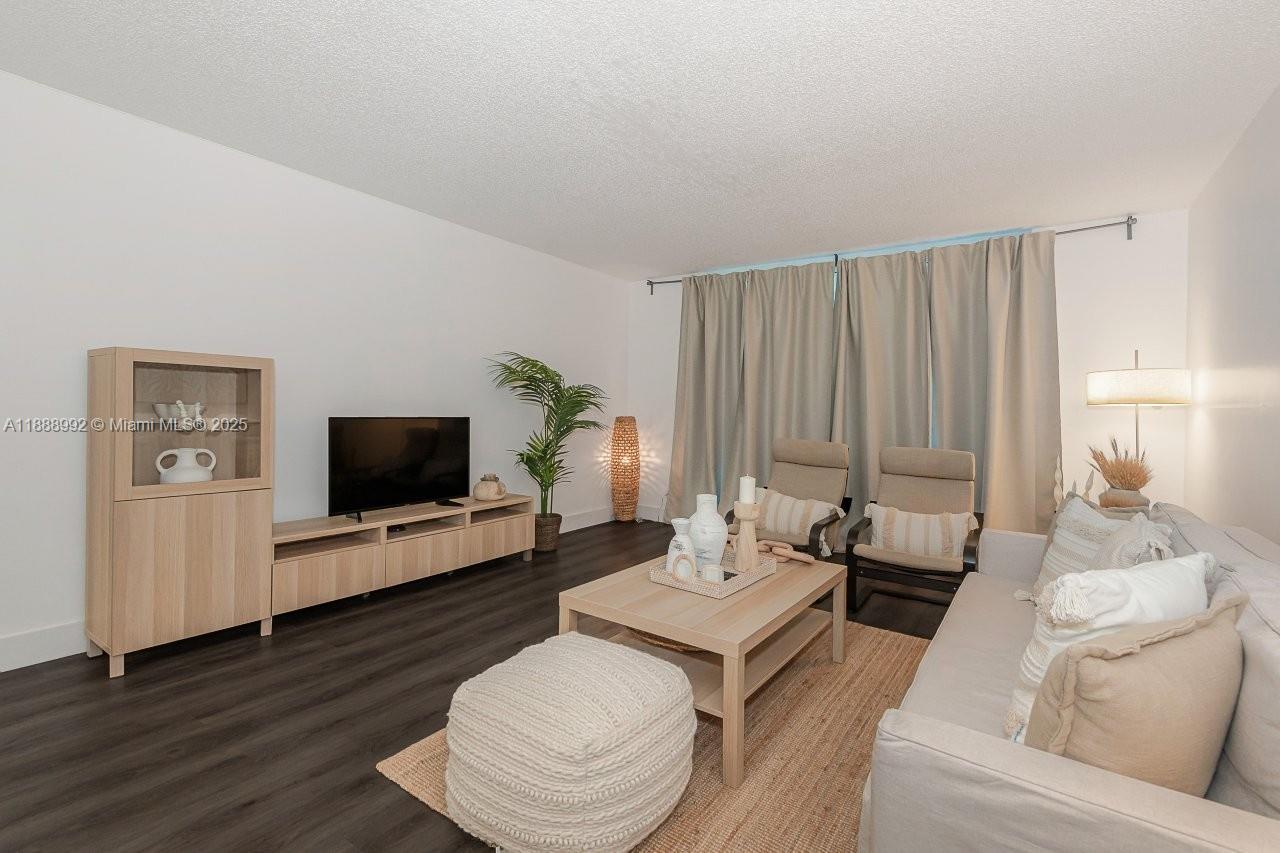 2301 Collins Ave 333
