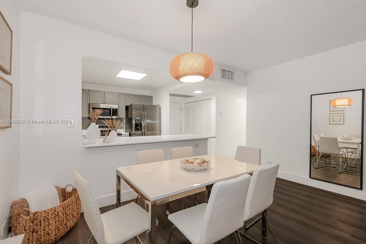 RONEY PALACE CONDO - Residential Lease