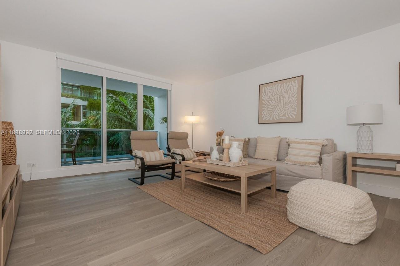 2301 Collins Ave 333