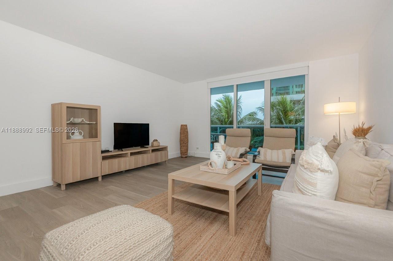 2301 Collins Ave 333