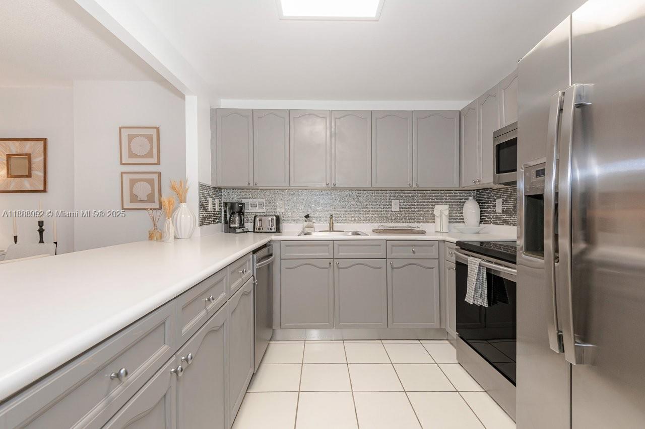 RONEY PALACE CONDO - Residential Lease