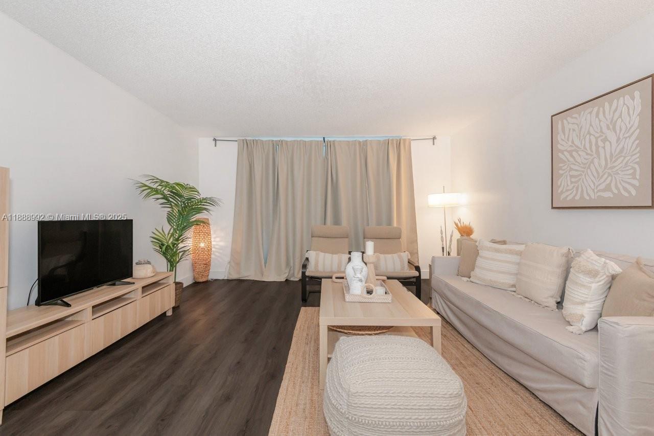 2301 Collins Ave 333