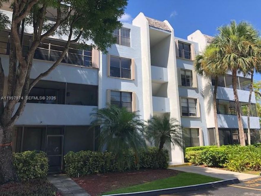 ONE OF THE BEST COMMUNITIES IN KENDALL!! LARGEST CONDO 1 BEDROOM, 1 BATHROOM, HUGE MASTER BEDROOM W/ WALK-IN CLOSET, SCREENED BALCONY. GREAT LOCATION, THE BEST SECURITY IN KENDALL. COMMUNITY WITH POOL, CLUBHOUSE, TENNIS AND SECURITY GATE. ASSOCIATION APPROVAL REQUIRED. NO PETS AS PER ASSOC RULES. SEE ATTACHMENT FOR APPLICATIONS.