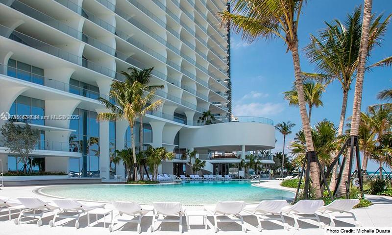 16901 Collins Ave 904