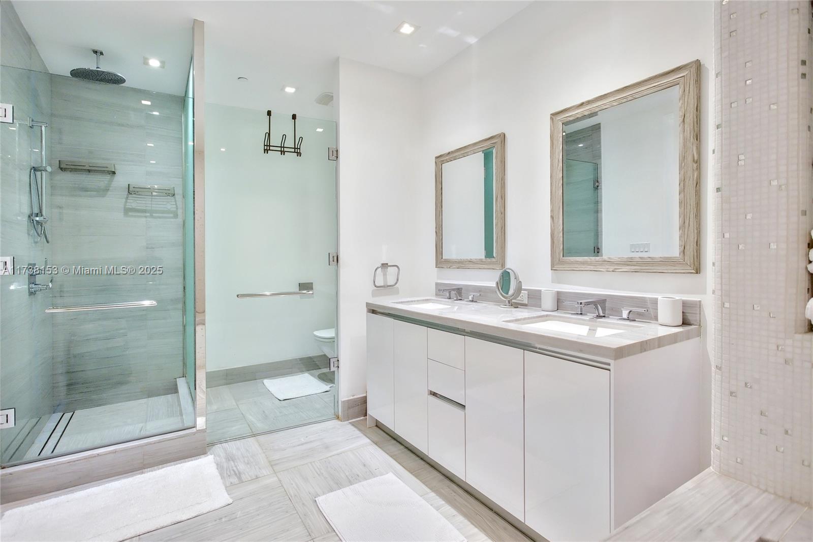 JADE SIGNATURE CONDO - Residential