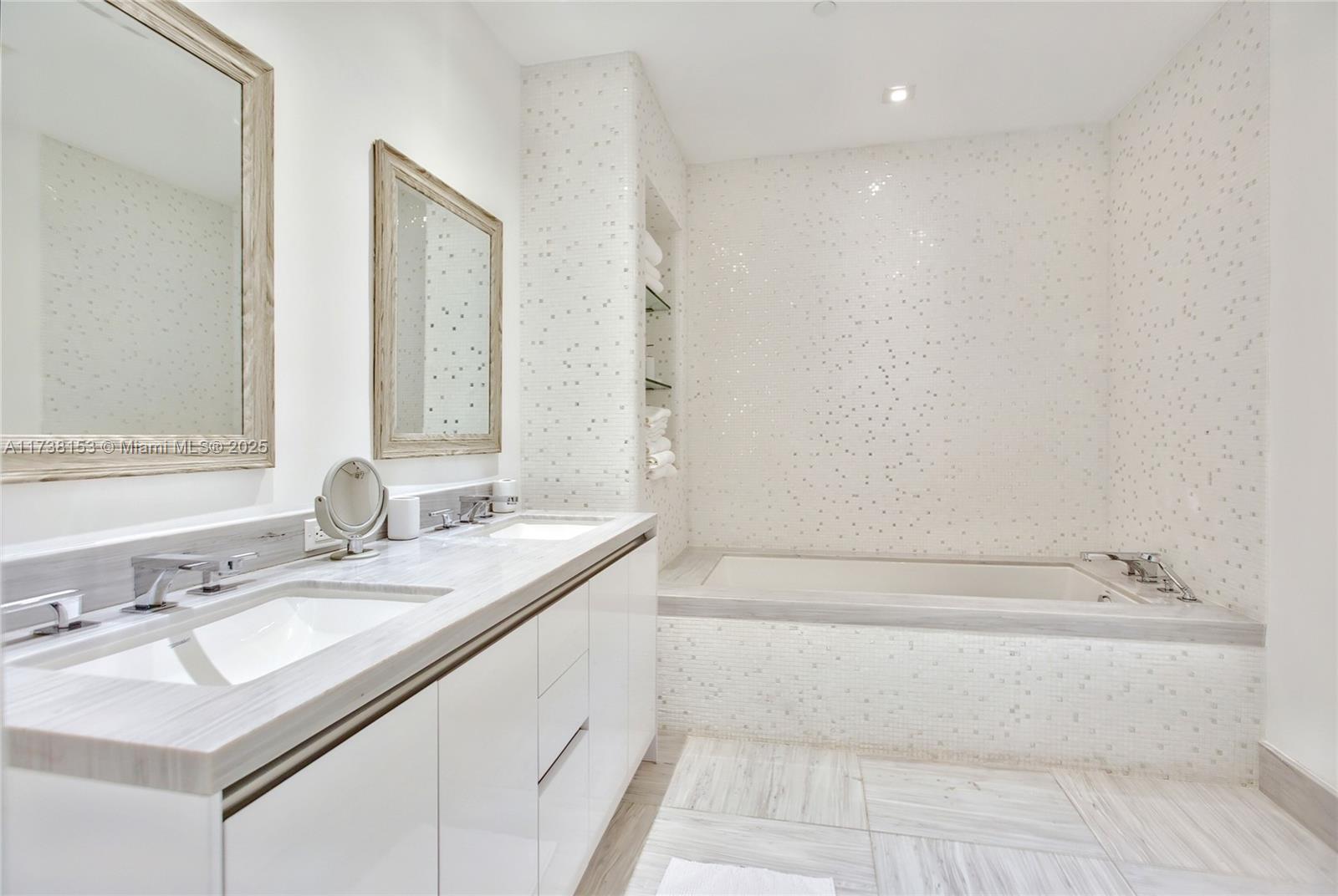 JADE SIGNATURE CONDO - Residential