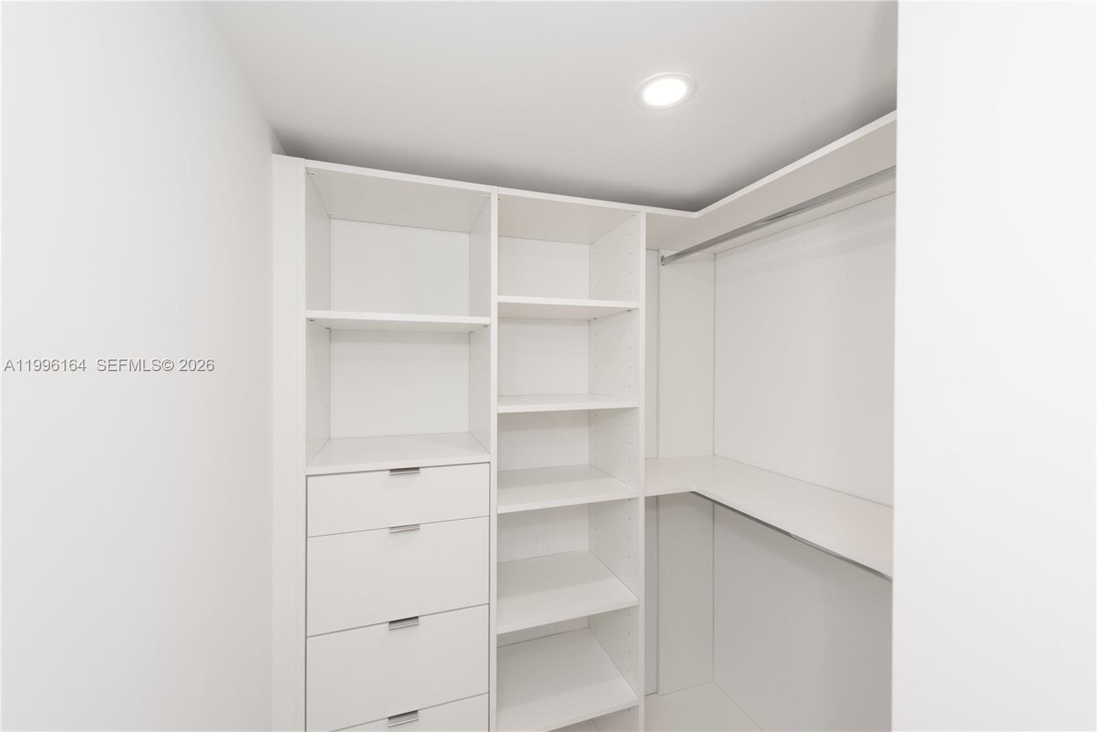 THE EMERALDBAY @ KEY COLO - Residential