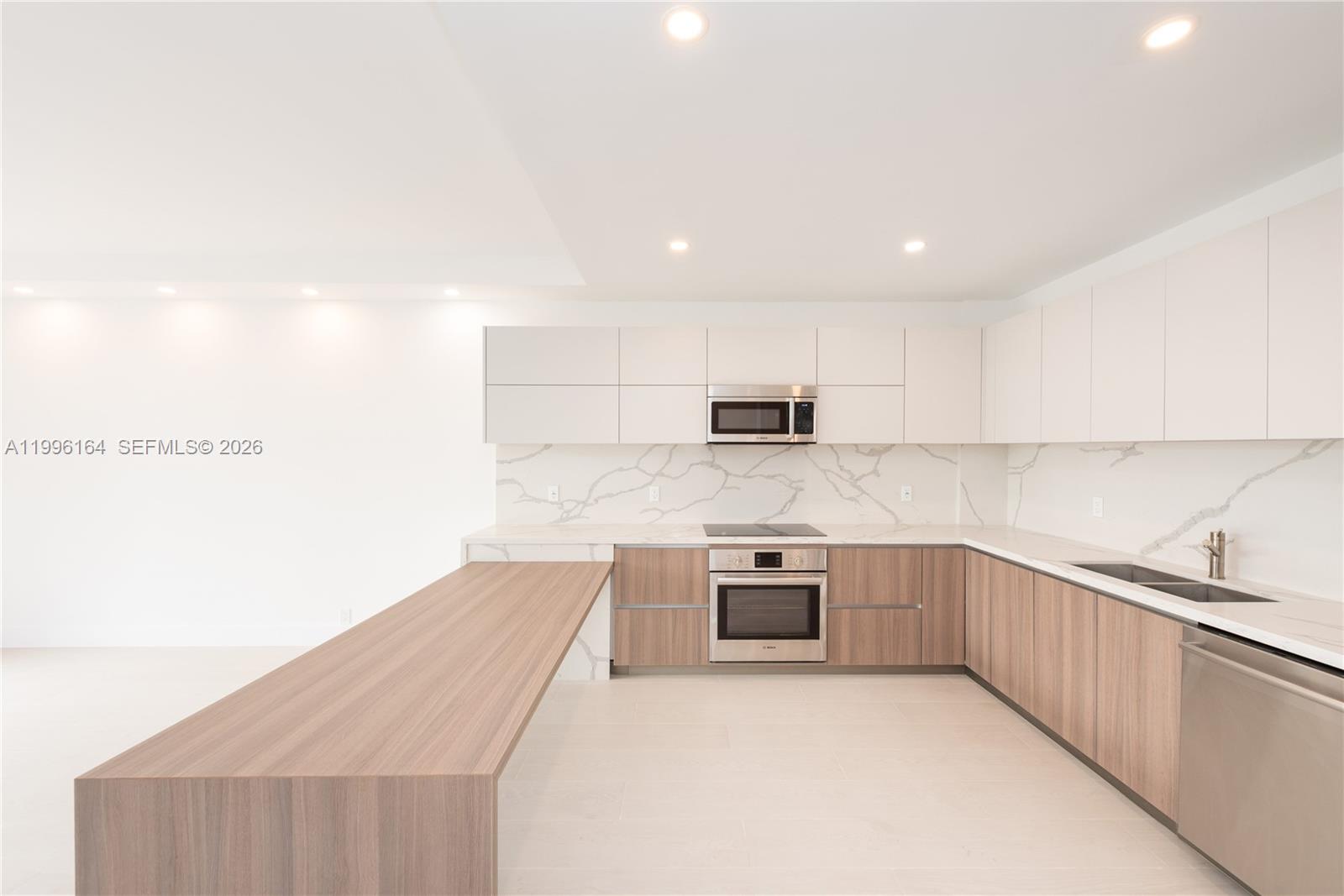 THE EMERALDBAY @ KEY COLO - Residential