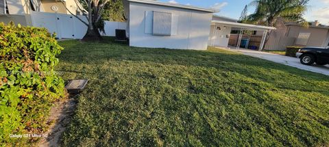Tiny photo for 142 SE 4th Ave, Boynton Beach, FL 33435 (MLS # A11977282)