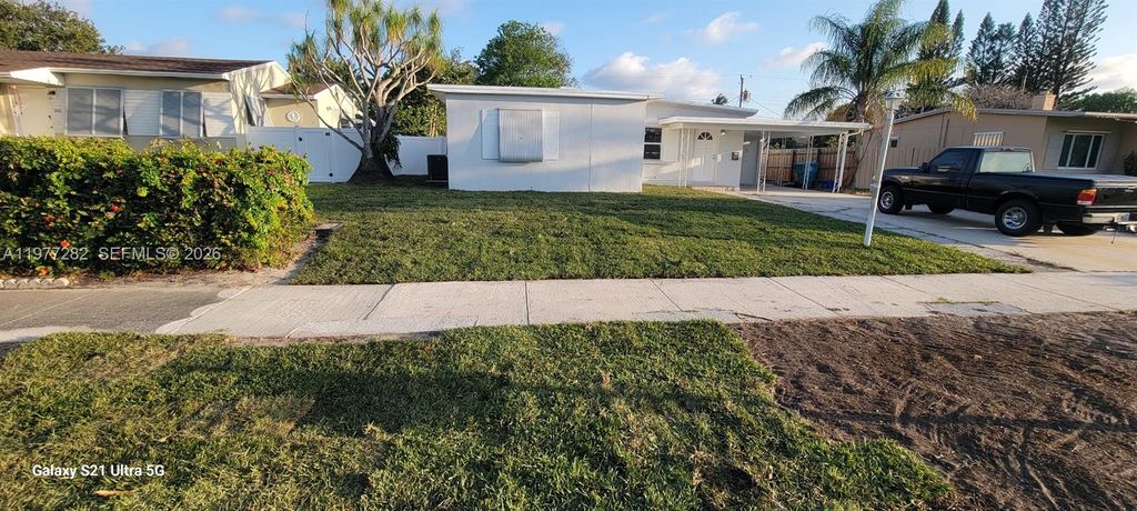Photo of 142 SE 4th Ave, Boynton Beach, FL 33435 (MLS # A11977282)