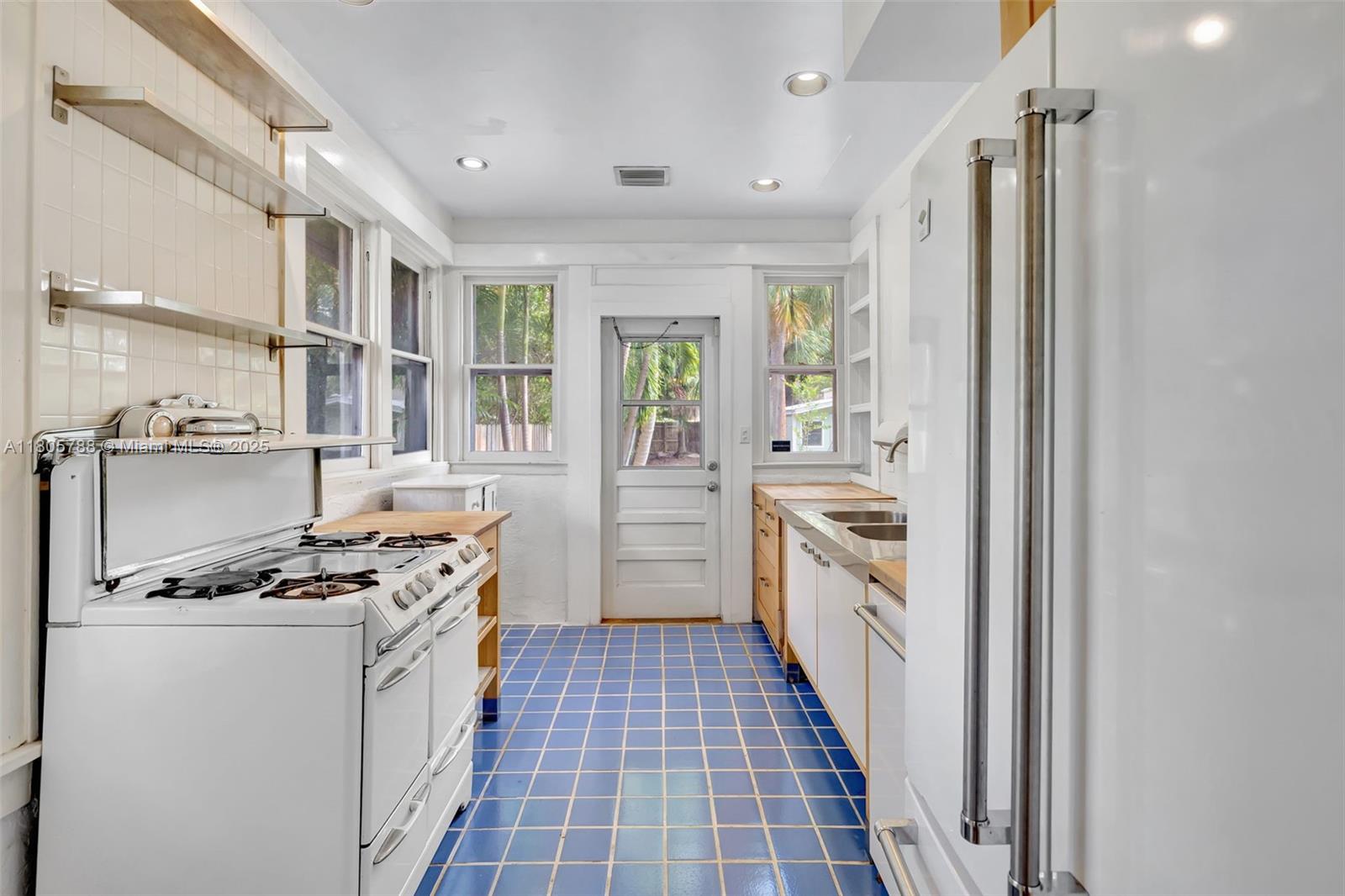 WAVERLY PLACE - Residential